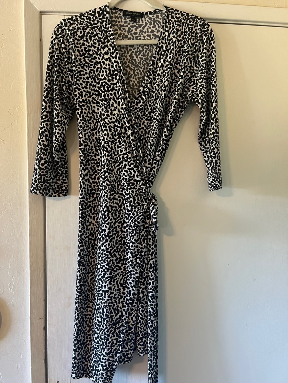 Banana Republic Black and White Leopard Print  wrap dress. 3/4 sleeves.